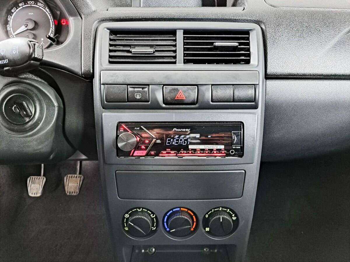 Купить Lada (ВАЗ) Priora, 2017, 84 267 км, фото №13