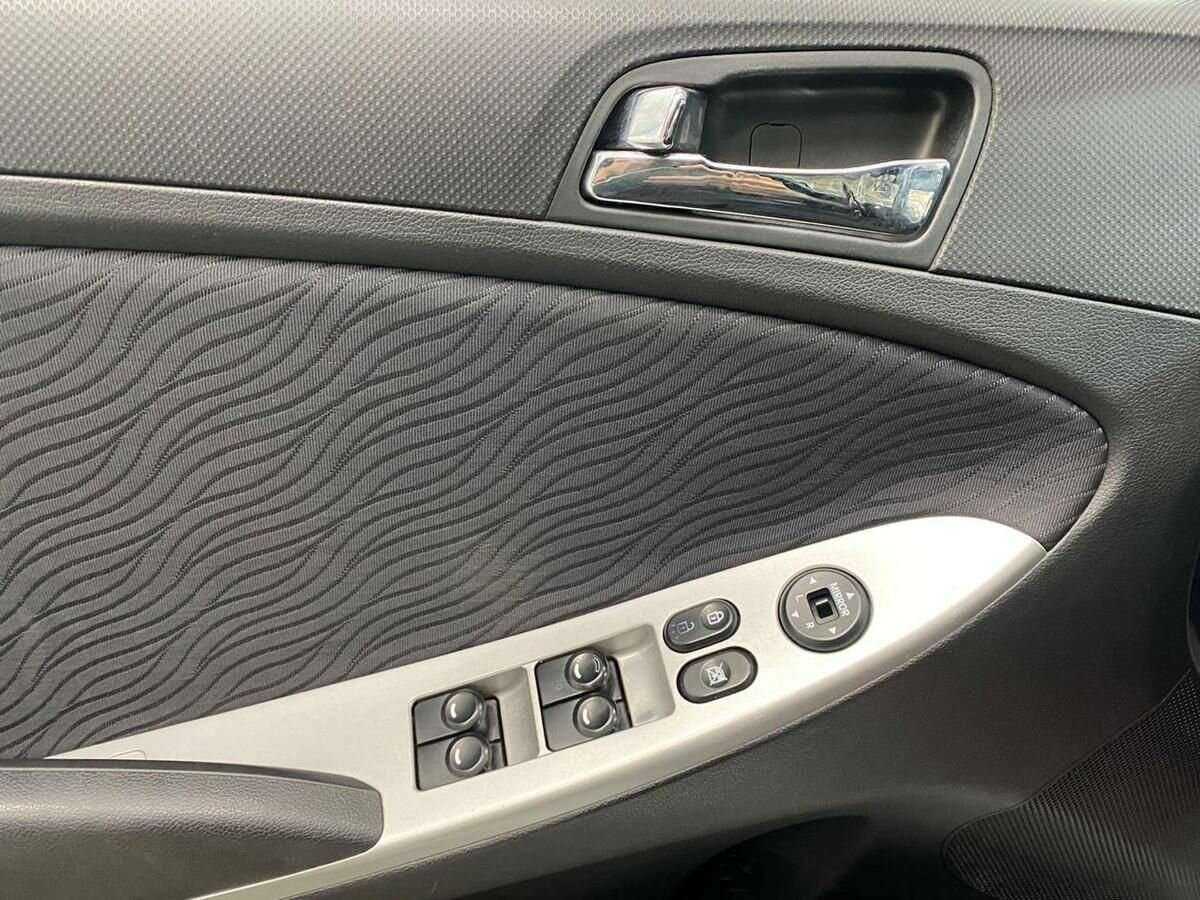 Купить Hyundai Solaris, 2013, 176 504 км, фото №16