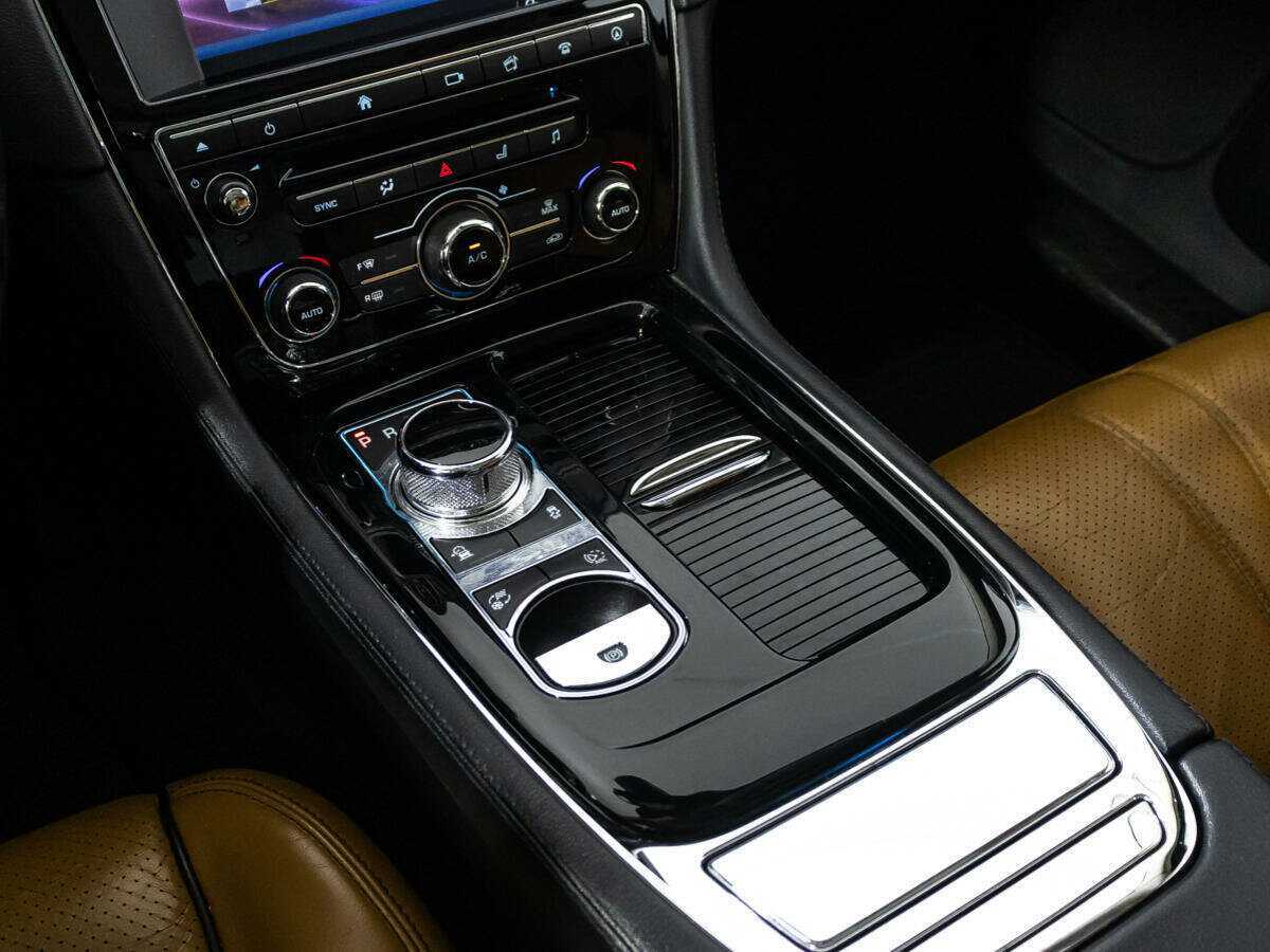 Купить Jaguar XJ LWB Long, 2016, 141 280 км, фото №24