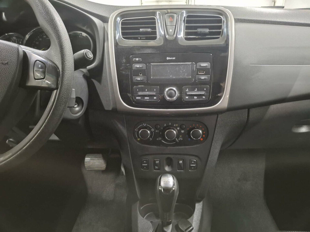 Купить Renault Logan II, 2017, 143 250 км, фото №15